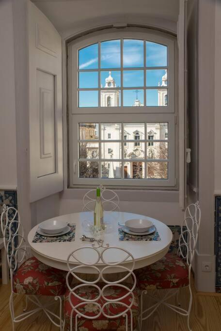 Luxurious Cais Do Sodre, 4 Bedrooms With View Lisboa