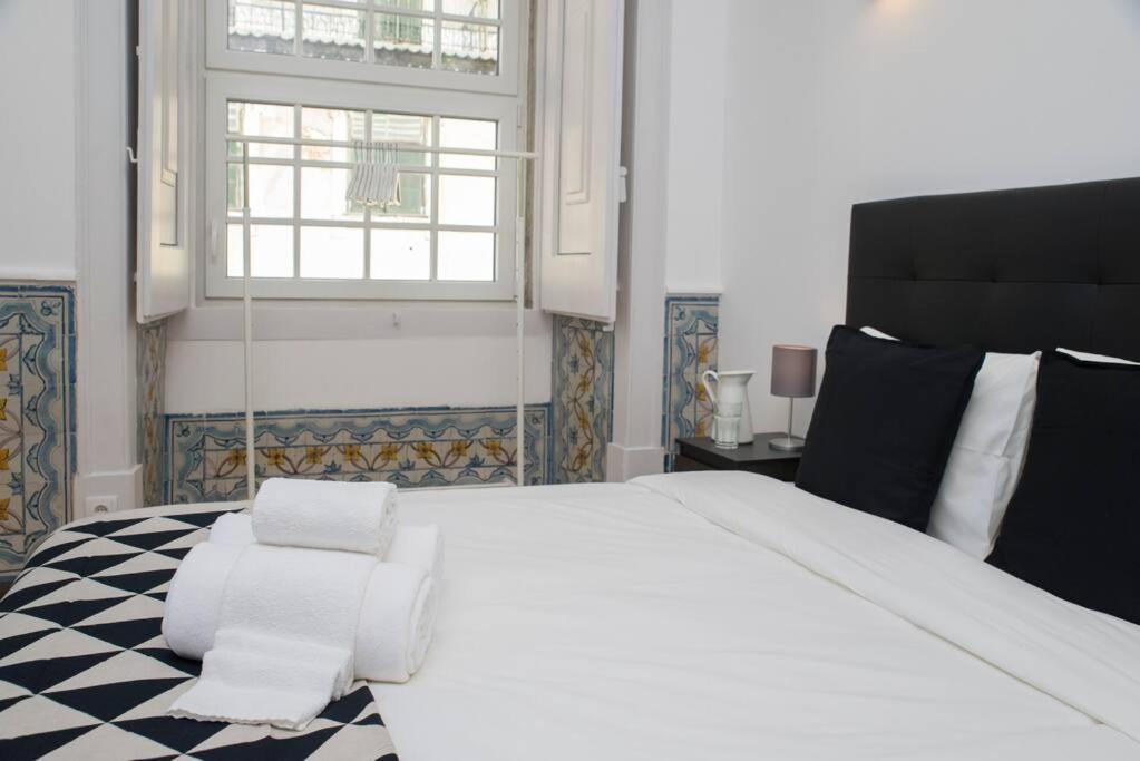 Luxurious Cais Do Sodre, 4 Bedrooms With View Apartamento