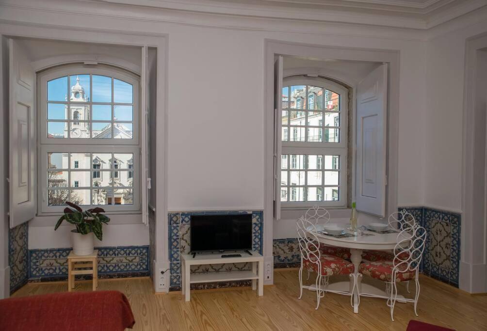 Luxurious Cais Do Sodre, 4 Bedrooms With View Lisboa